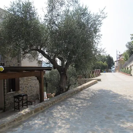 Via Visconti *